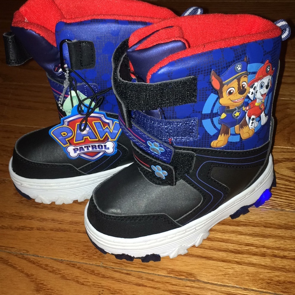 Paw patrol snow boots size 8 blue light up